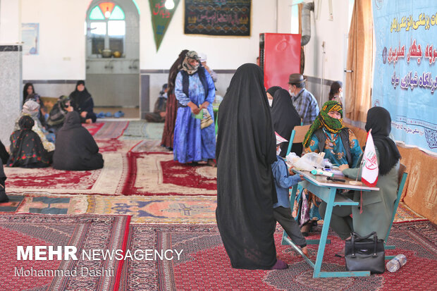 ویزیت رایگان گروه جهادی مهر پرور در روستای خیارک