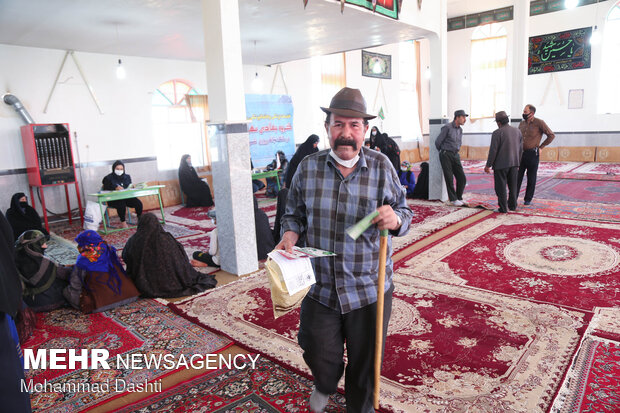 ویزیت رایگان گروه جهادی مهر پرور در روستای خیارک