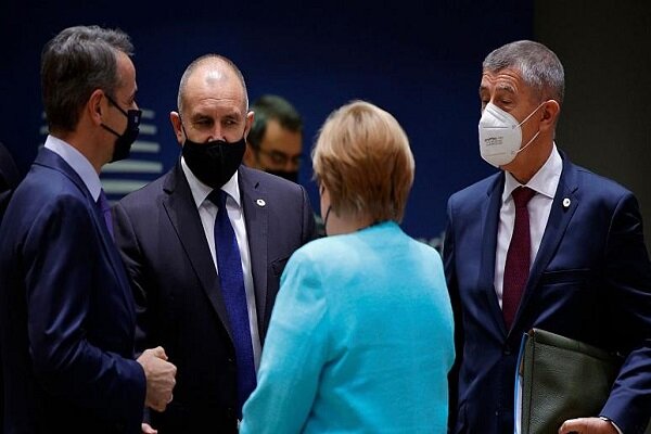 مخالفت رهبران اروپا با پیشنهاد مرکل و ماکرون برای دیدار با پوتین 