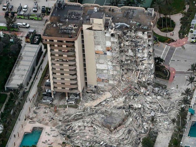 امریکی ریاست فلوریڈا میں عمارت گرنے کےواقعہ میں ہلاکتوں کی تعداد 11 ہوگئی
