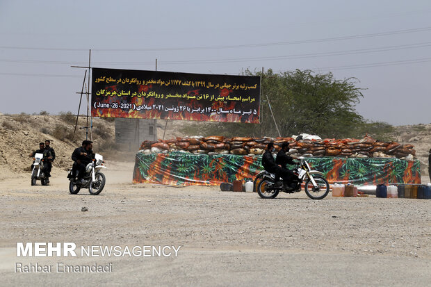 Police destroys 16 tons of illegal drugs in S Iran