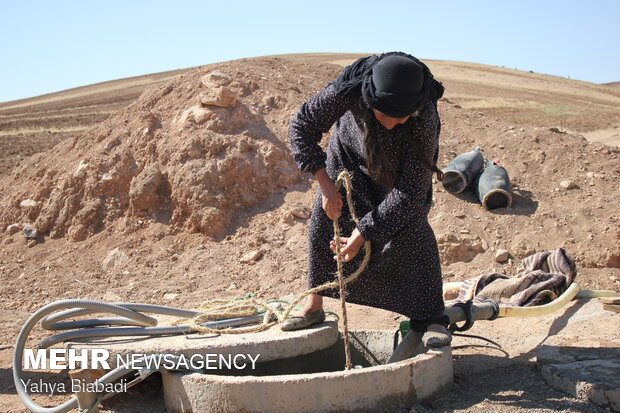 کلنگ زنی آبرسانی به روستای تنوره بخش فیروزآباد کرمانشاه