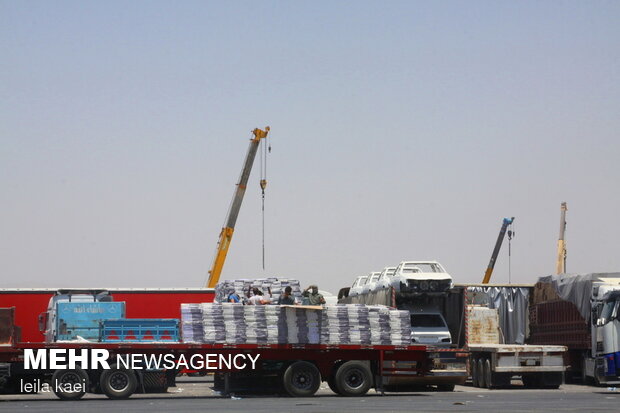 Irak'a açılan Mehran Sınır Kapısı'ndan ihracat sürüyor