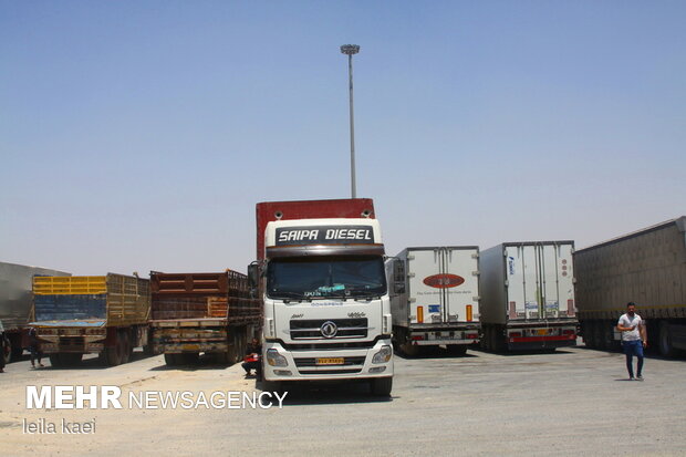 ورود ۱۶۶۰ دستگاه کامیون ترانزیتی به مرز مهران طی سال جاری