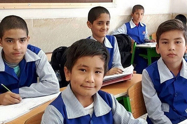 تحصیل بیش از ۵۴۰ هزار دانش آموز افغانی در ایران
