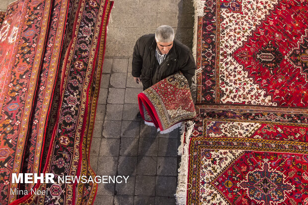 توسعه صنعت فرش در استان زنجان مورد توجه ویژه قرار گیرد