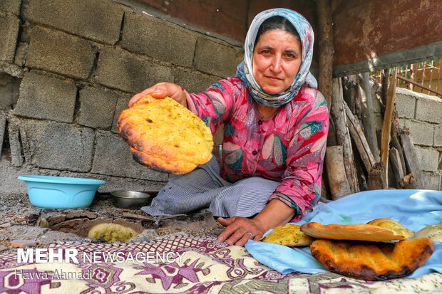İran'ın yöresel "soğan ekmeği"