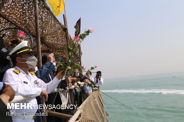 Scene of 290 martyrdoms showered with flowers in Persian Gulf