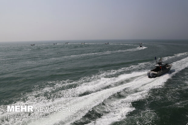 Scene of 290 martyrdoms showered with flowers in Persian Gulf