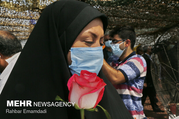 Scene of 290 martyrdoms showered with flowers in Persian Gulf