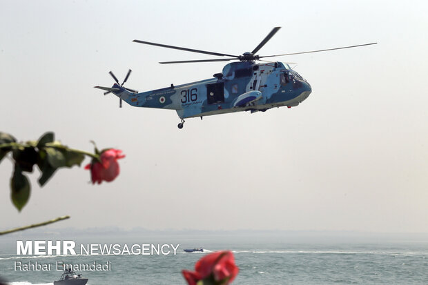 Scene of 290 martyrdoms showered with flowers in Persian Gulf