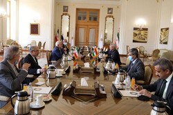 تہران میں ہندوستانی وزیر خارجہ کی ایرانی وزیر خارجہ سے ملاقات
