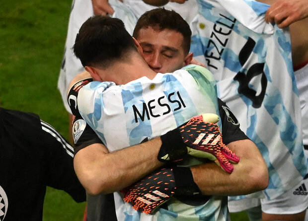 پیروزی آرژانتین مقابل کلمبیا و صعود به فینال/ مسی به نیمار رسید