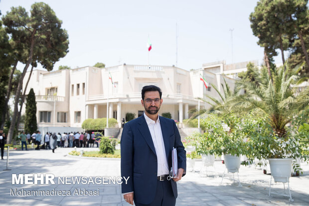 محمدجواد آذری جهرمی وزیر ارتباطات در حاشیه جلسه هیات دولت