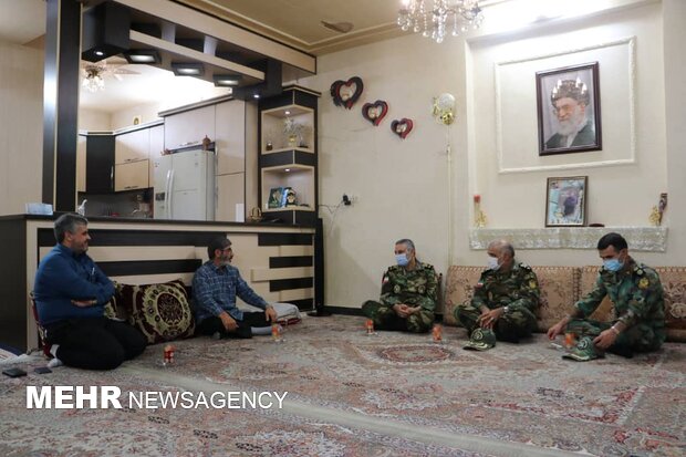 فرمانده کل ارتش با سرهنگ جانباز «محمد کاووسی» دیدار کرد