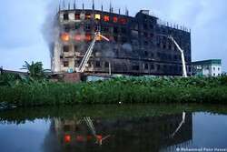 جان باختن دستکم ۴۹ نفر بر اثر آتش سوزی در بنگلادش