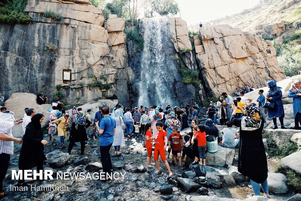 Ganjnameh Waterfall, best hub for travelers in hot summer 