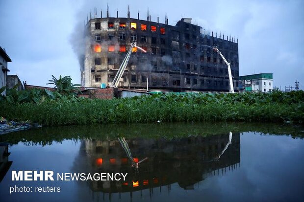 آتش سوزی مرگبار در کارخانه تولید مواد غذایی بنگلادش