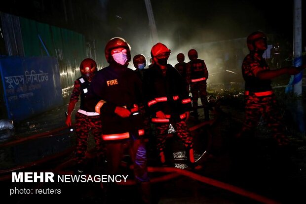 آتش سوزی مرگبار در کارخانه تولید مواد غذایی بنگلادش