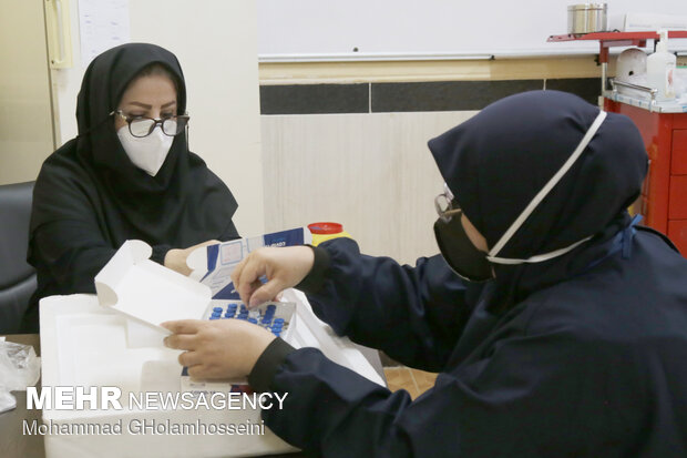 تزریق دوز دوم واکسن ایرانی برکت در ادامه فاز سوم مطالعه بالینی در استان بوشهر