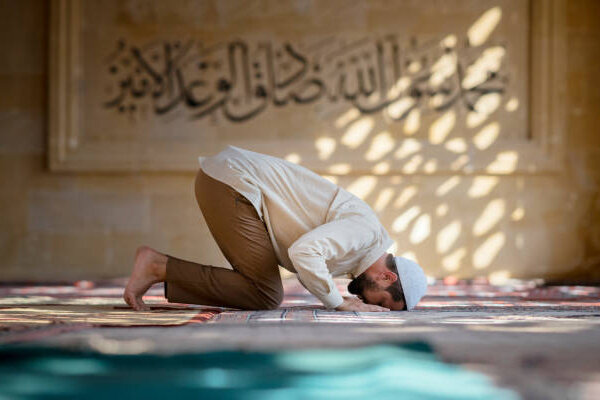 فرصت آخر برای خواندن نماز یکشنبه ماه ذی‌القعده