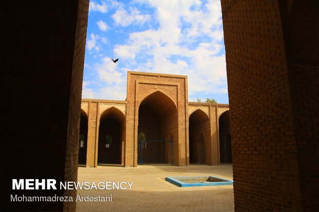 Tahran'daki 'Veramin Ulu Camii'
