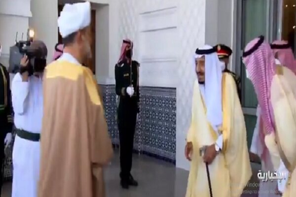 سلطان عمان در عربستان/ بن سلمان به استقبال آمد
