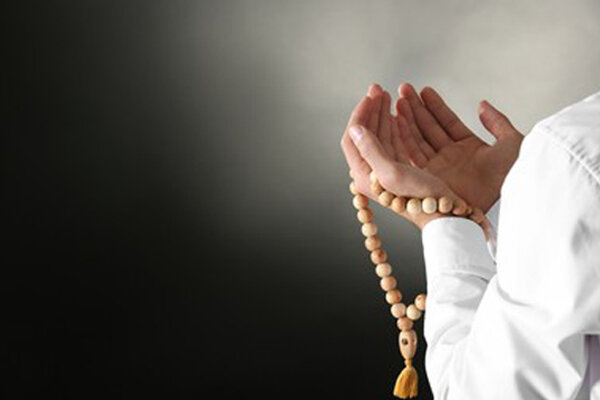 نماز  به برکت چه ذکری در تشهد قبول می‌شود؟ / هدیه‌ای که خدا به پیامبر(ص) می‌دهد