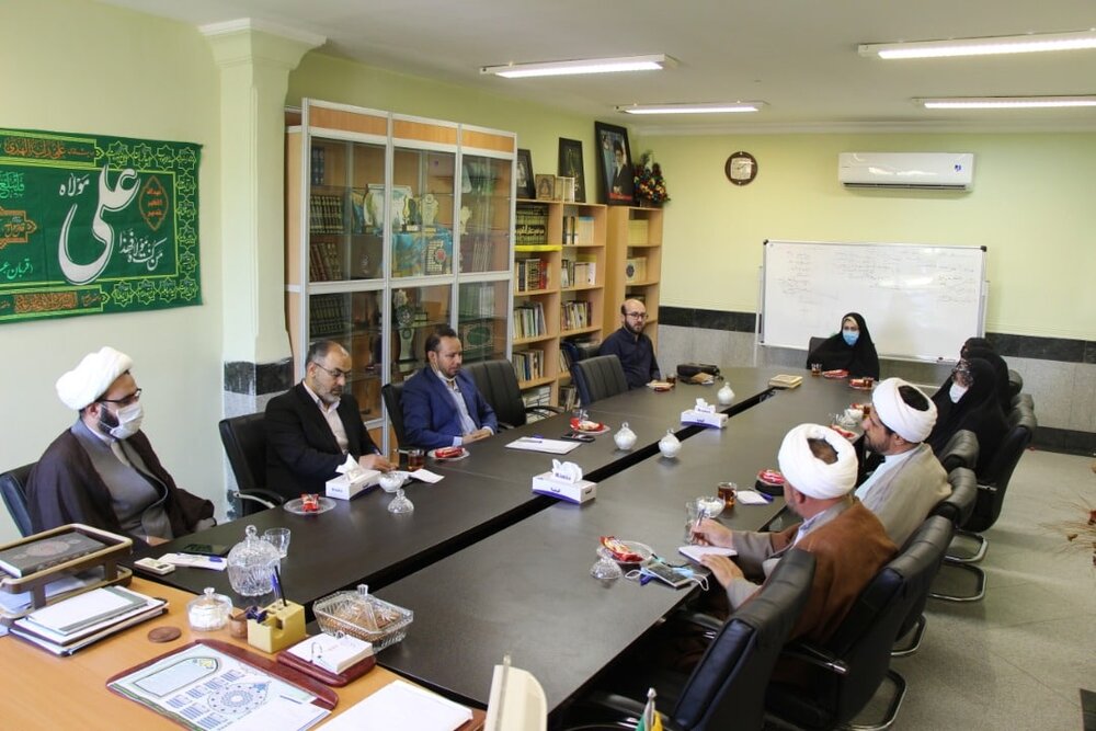 نشست مدیران موسسات قرآنی لرستان با نماینده خرم‌آباد برگزار شد