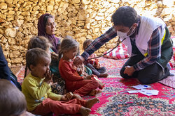 درمان رایگان مددجویان منطقه زرینه توسط نیروهای جهادی