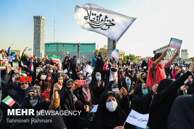 جشن ازدواج دختران انقلاب در میدان امام حسین(ع)