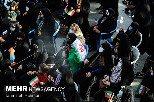 جشن ازدواج دختران انقلاب در میدان امام حسین(ع)