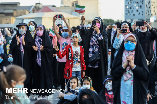 جشن ازدواج دختران انقلاب در میدان امام حسین(ع)