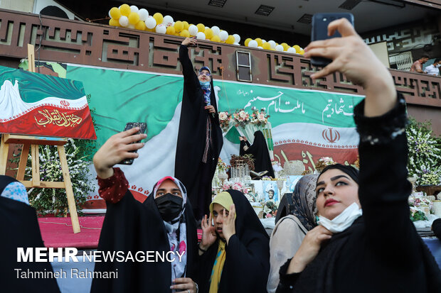 جشن ازدواج دختران انقلاب در میدان امام حسین(ع)
