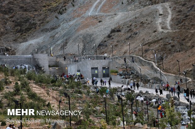 افتتاح بزرگترین آبشار مصنوعی کشور در مشهد