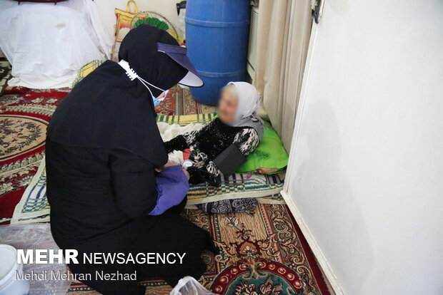 واکسیناسیون سالمندان ناتوان استان بوشهر علیه ویروس کرونا در منزل
