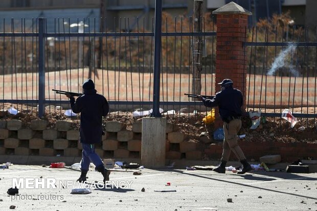 گسترش اعتراضات و تخریب اموال عمومی درآفریقای جنوبی