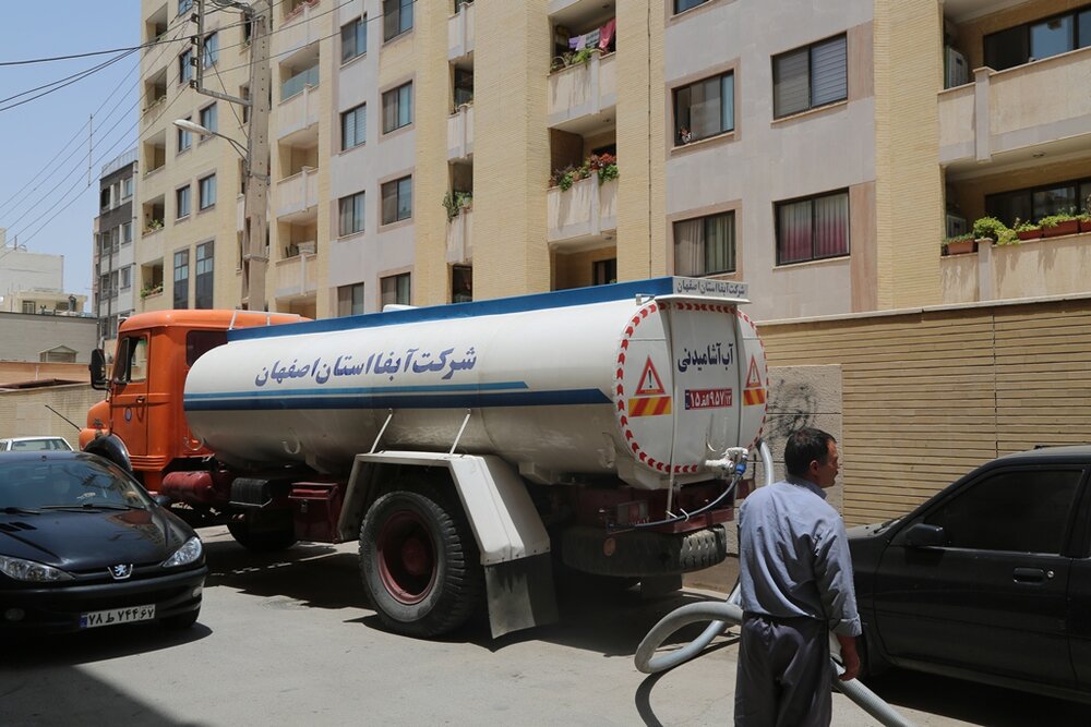 بیش از ۳ میلیون لیتر آب با ۴۳۸ دستگاه تانکر در اصفهان توزیع شد