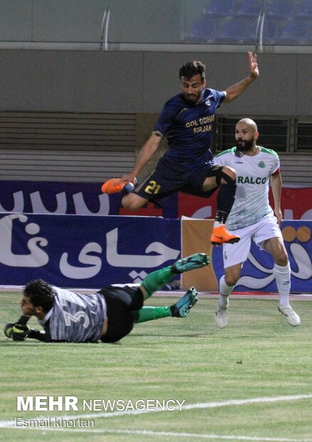 دیدار تیم های فوتبال گل گهر و آلومینیوم اراک
