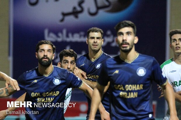 دیدار تیم های فوتبال گل گهر و آلومینیوم اراک
