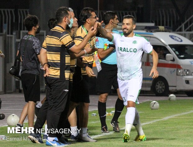 دیدار تیم های فوتبال گل گهر و آلومینیوم اراک
