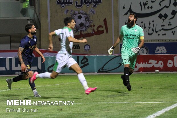 دیدار تیم های فوتبال گل گهر و آلومینیوم اراک
