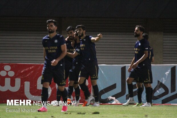 دیدار تیم های فوتبال گل گهر و آلومینیوم اراک
