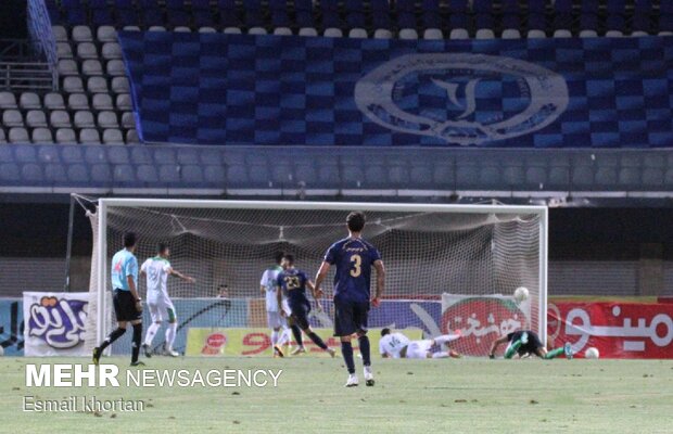 دیدار تیم های فوتبال گل گهر و آلومینیوم اراک
