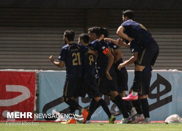 دیدار تیم های فوتبال گل گهر و آلومینیوم اراک
