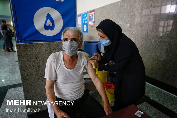 ۳۵ درصد جمعیت  زنجان واکسن کرونا تزریق کردند