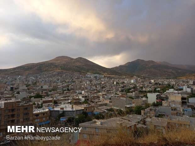 رنگین کمان و باران تابستانی در شهر مرزی بانه