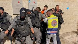 حملة اعتقالات واسعة ومواجهات عنيفة في الضفة الغربية