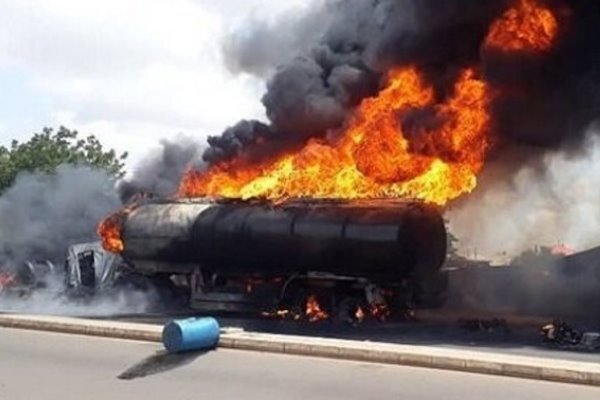 انفجار یک تانکر سوخت در غرب کنیا/ ۱۳ تن کشته شدند