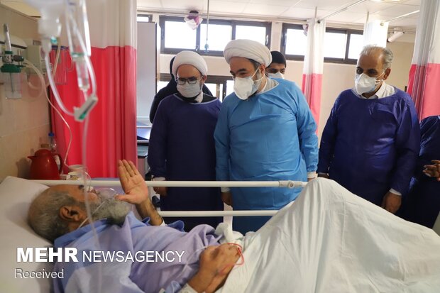 Leader's envoy visits coronavirus hospital in Zahedan
